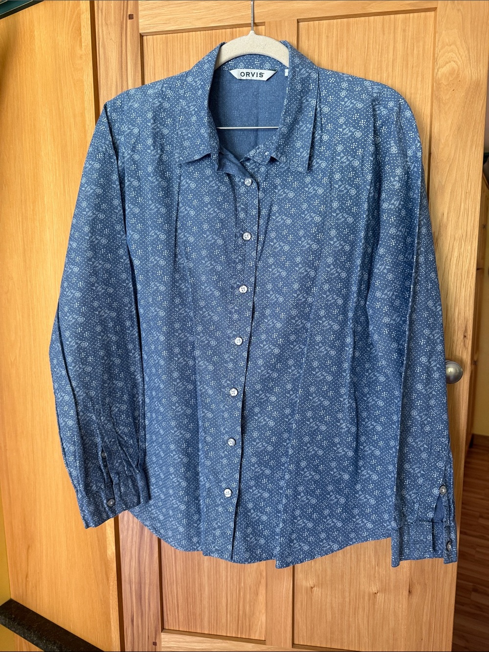 ORVIS women’s blue L/S button down chambray shirt M